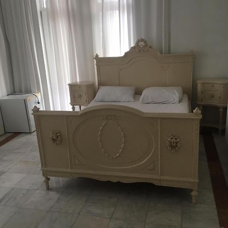 Rcheuli Hotel Batumi Bagian luar foto