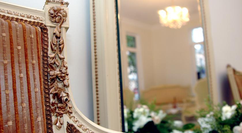 Rcheuli Hotel Batumi Bagian luar foto