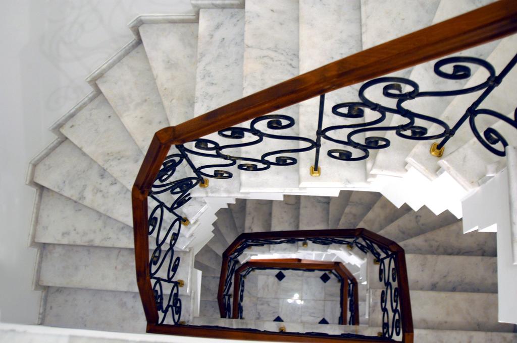 Rcheuli Hotel Batumi Bagian luar foto