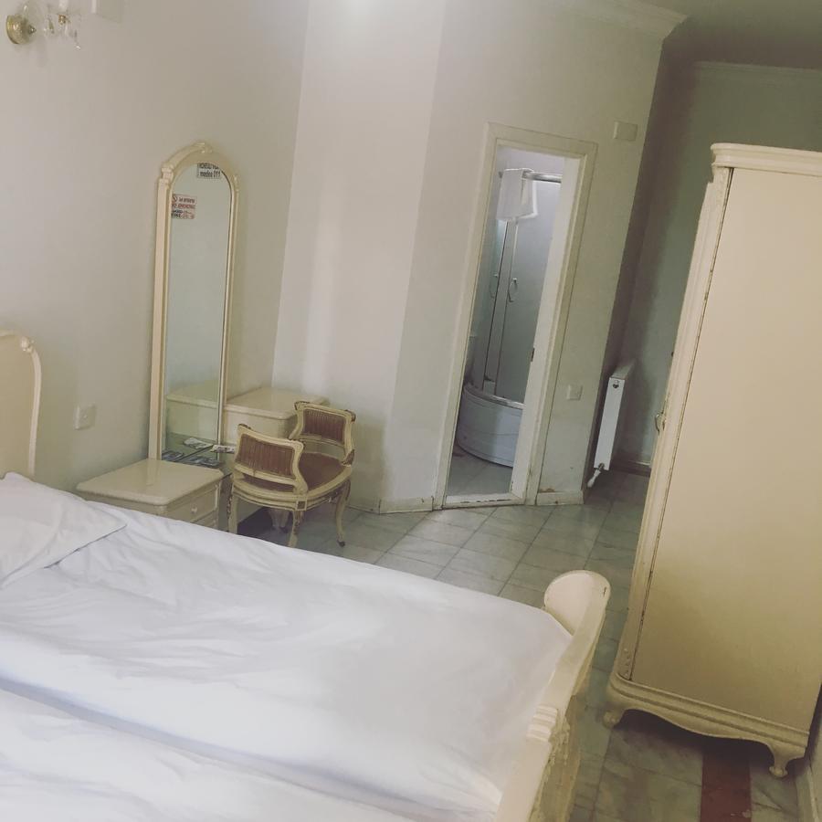 Rcheuli Hotel Batumi Bagian luar foto