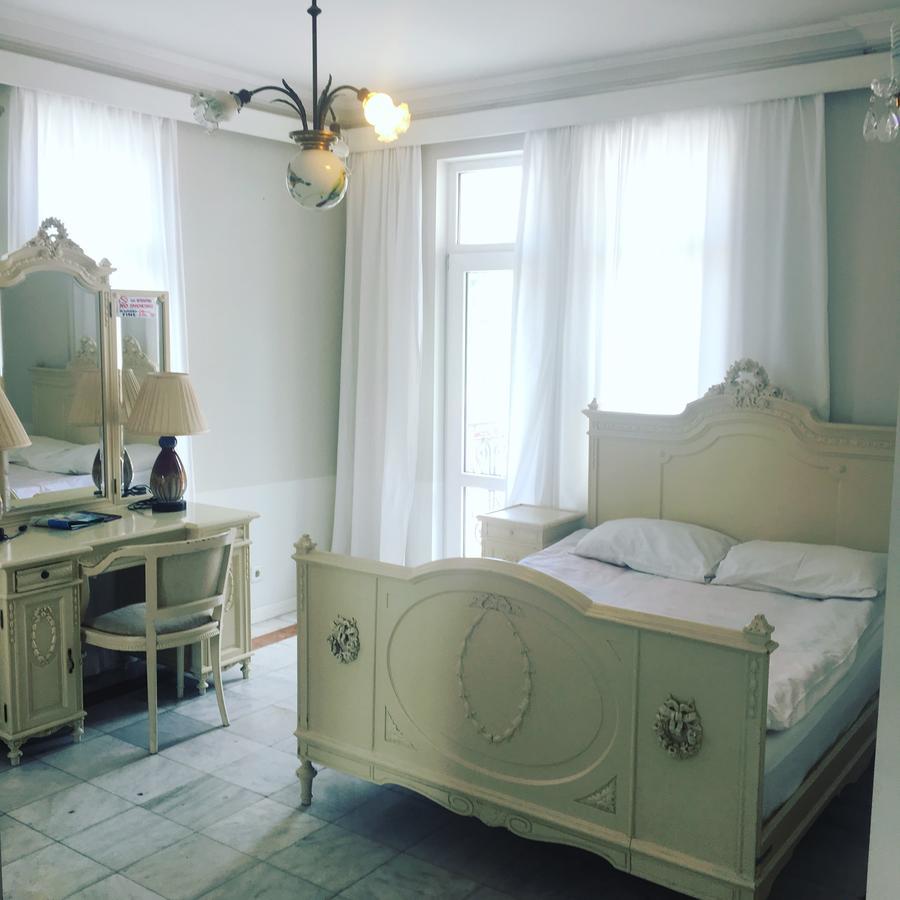 Rcheuli Hotel Batumi Bagian luar foto