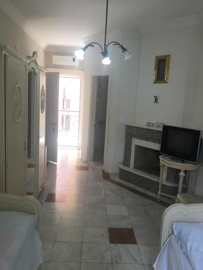 Rcheuli Hotel Batumi Bagian luar foto