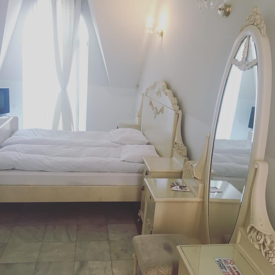 Rcheuli Hotel Batumi Bagian luar foto