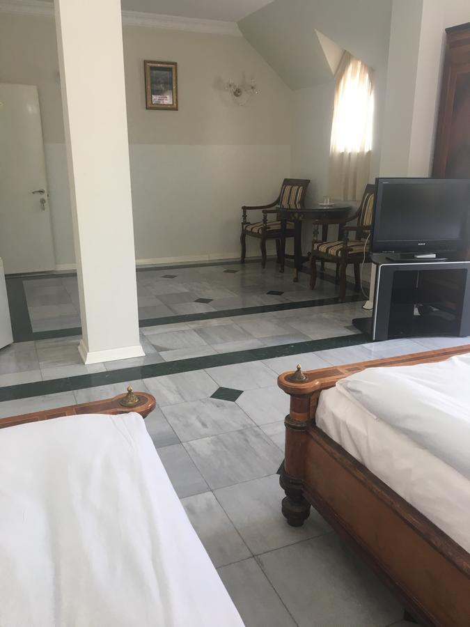Rcheuli Hotel Batumi Bagian luar foto