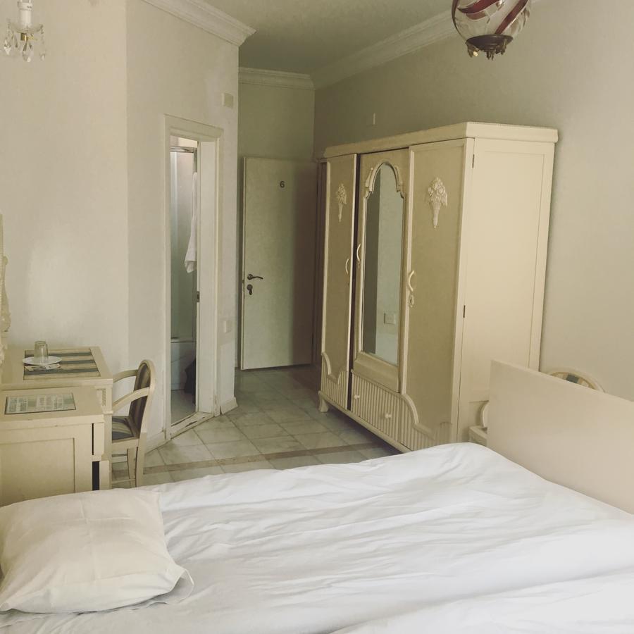 Rcheuli Hotel Batumi Bagian luar foto