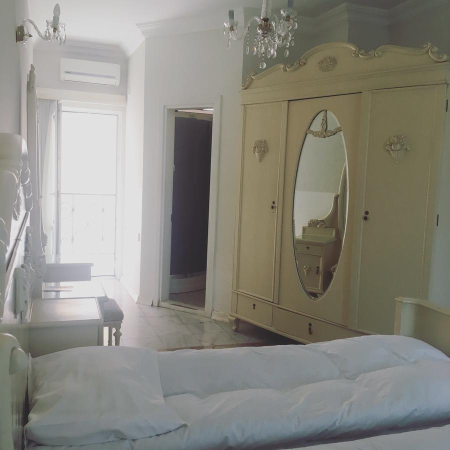 Rcheuli Hotel Batumi Bagian luar foto