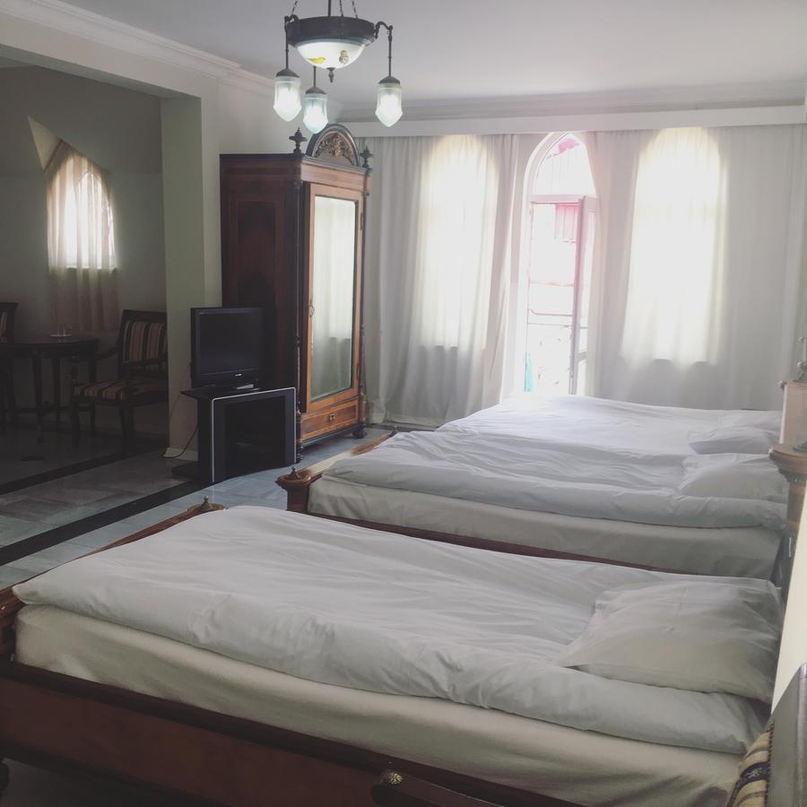 Rcheuli Hotel Batumi Bagian luar foto