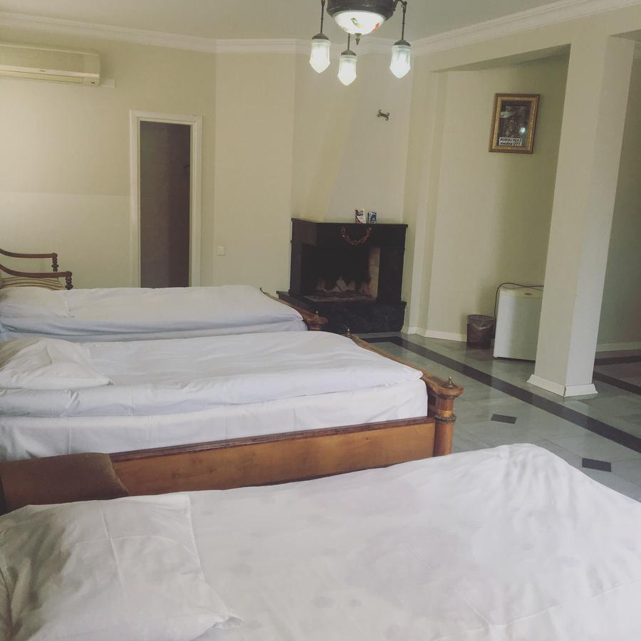 Rcheuli Hotel Batumi Bagian luar foto